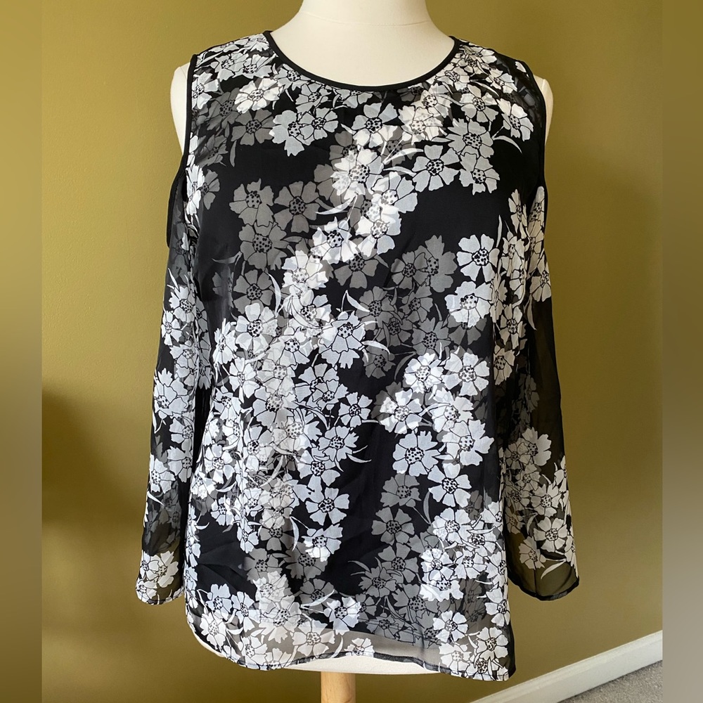 Beautiful Vince Camuto cold shoulder blouse with shell underneath